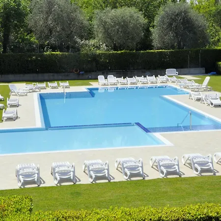 Charming In With Swimming Pool Holiday home